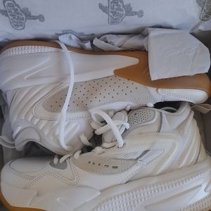 NWT Puma RS Dreamer Basketball Sneakers 5.5US Youth White on White